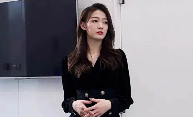徐静雨|徐静雨给NBA女主播排名！美娜第一，小楠身材棒，谈雪儿欲言又止