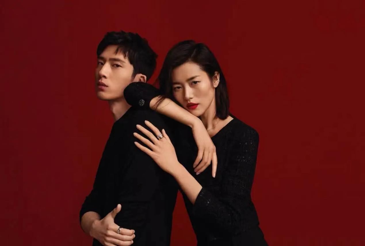 刘雯|井柏然刘雯甜蜜幽会，入住7万一平公寓，网友称两人秘密登记结婚