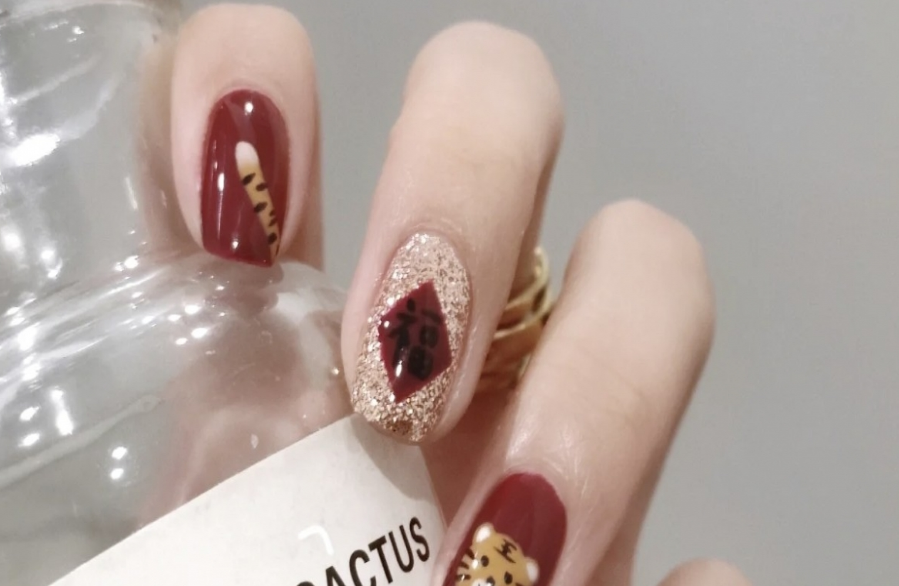 美甲 红红火火从指尖开始,10款「虎年美甲」推荐