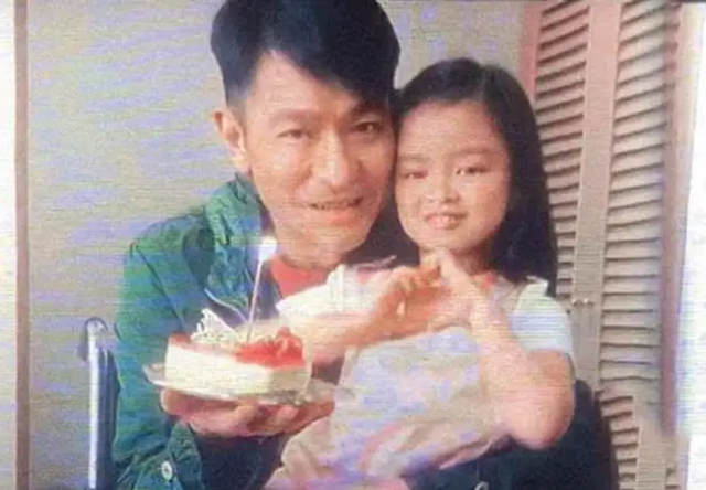 刘德华|出生即罗马,刘向蕙坐拥2亿豪宅,8岁有私人飞机全球飞