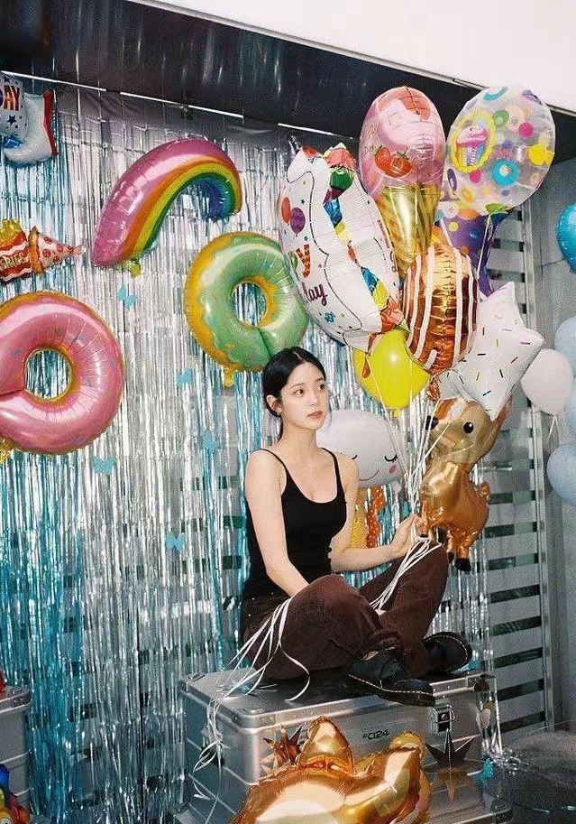 穿衣搭配|欧阳娜娜的穿搭极具个人特色,在风格的碰撞当中,营造独特的美感