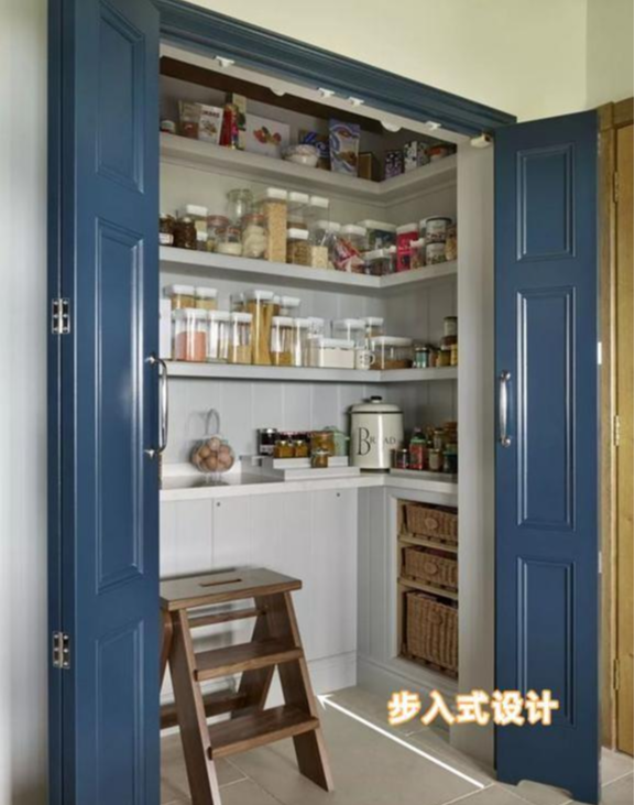 入住才知道，厨房留个2㎡储藏室有多实用！囤货都藏这里，好能装
