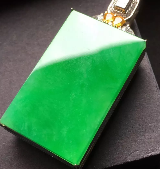 翡翠|专家帮你解析,什么翡翠是最好的?是值得收藏的货头翡翠