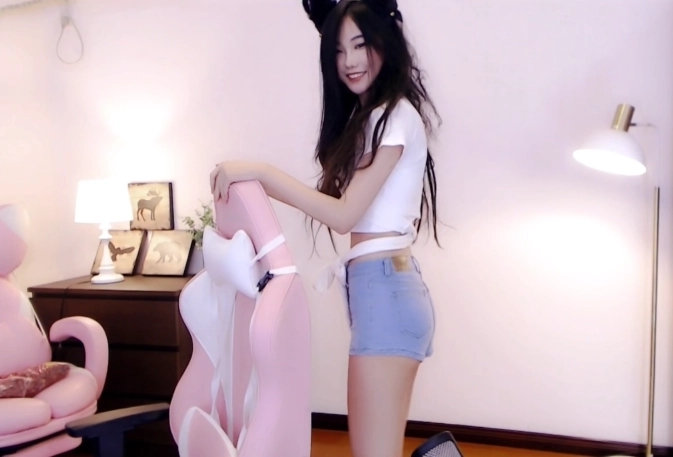 王者荣耀|新一届雷霆破军杯震撼来袭,王者首位女性职业选手甜甜柯首发登场