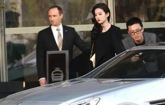 萨日娜|刘亦菲开百万豪车住千万豪宅，她有多豪？