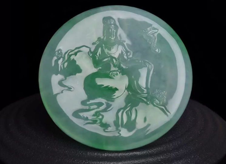 翡翠手镯|翡翠手镯剩余的料子,在精芯的雕琢下,也是可以变废为宝的