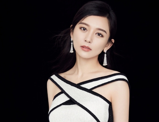 施诗|国内著名影视演员施诗,是一个多才多艺的女孩,深受大家喜欢