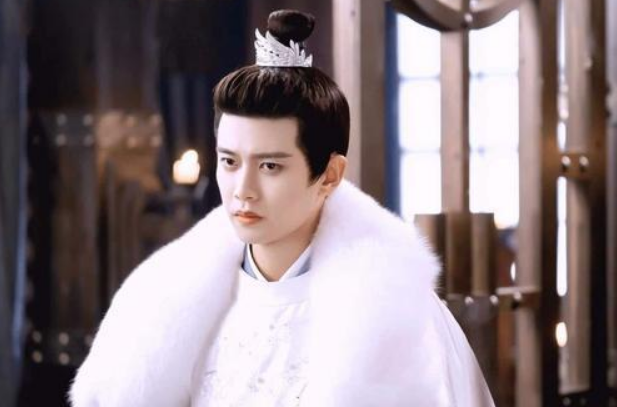 任嘉伦|杨洋用假肩，任嘉伦穿假肌肉，男明星到底什么是真？