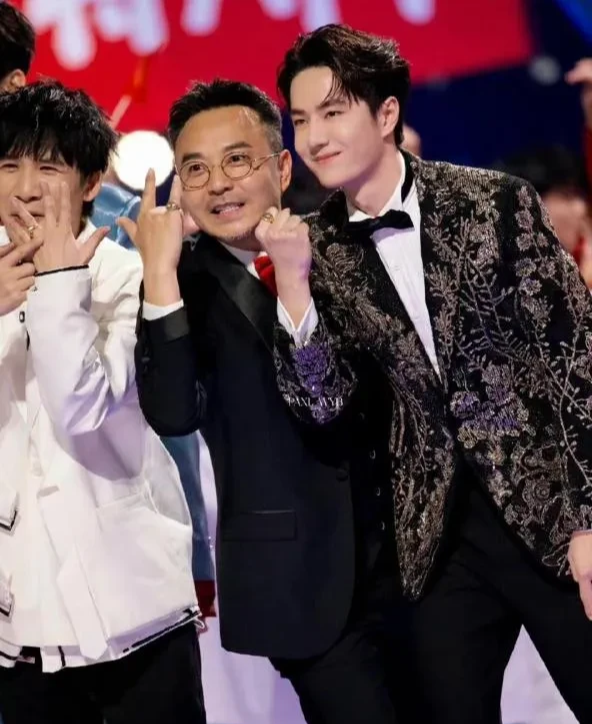 湖南卫视|蓝台悲剧频发，芒果台综艺大批量停播，业界巨头出什么事了？