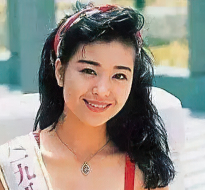 伍咏薇|她,20岁出道21岁丧夫,交往过30任男友,30岁再婚无视老公偷吃