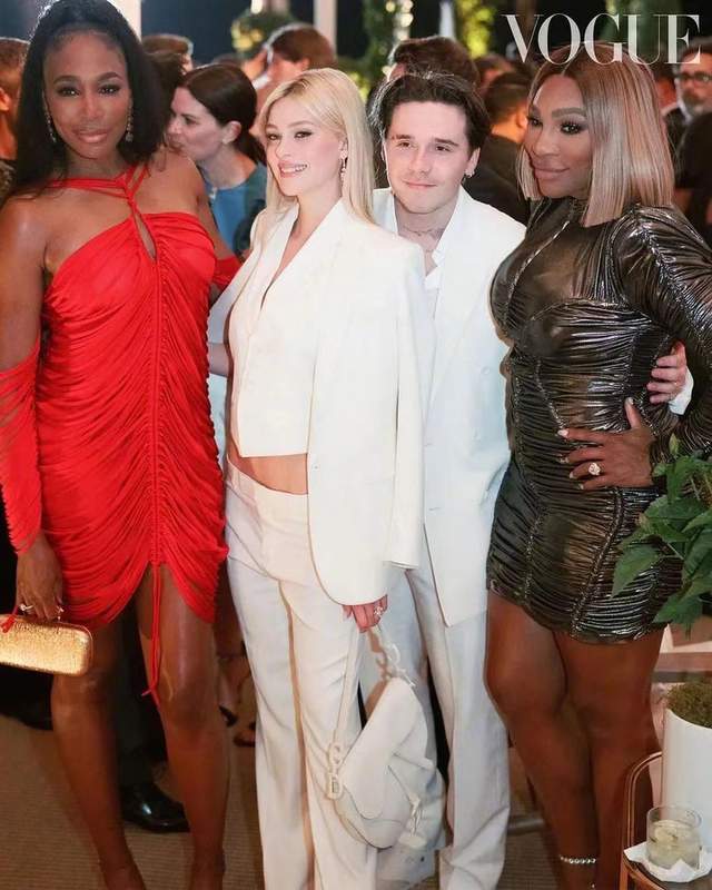 小贝|大布婚礼内场照曝光!与新人合影,恩爱小贝夫妇竟被富豪亲家抢镜