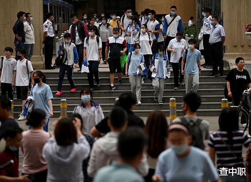 生肖|中考成绩350-450之间,私立高中和职业高中的高考火箭班选哪个好?