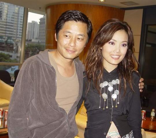 是谢霆锋毒哑了王杰的嗓子？香港娱记爆料：真相不是那么简单