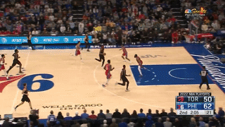 詹姆斯·哈登|总分2-0！哈登捂着颈部倒地险受伤，14分3断2帽解锁盖帽新技能