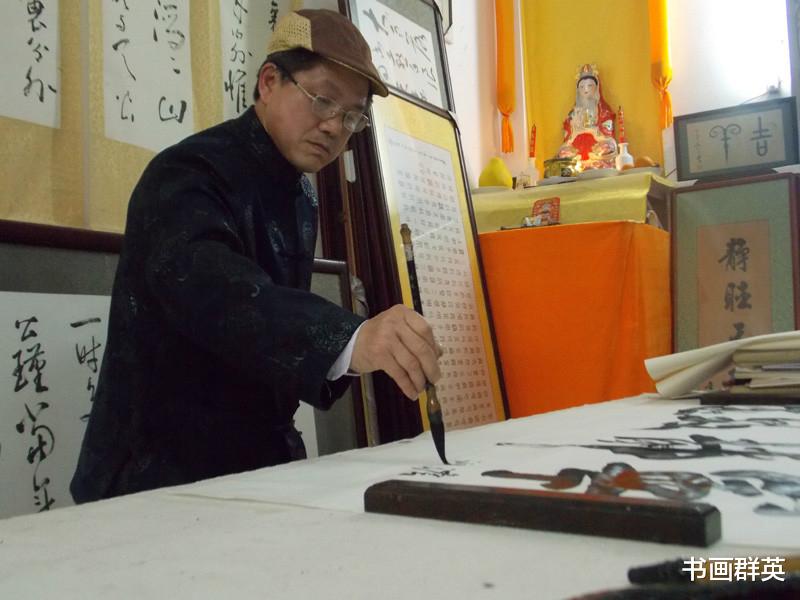 他自称国家一级书法家,却写一手江湖字,网友:这是诈骗