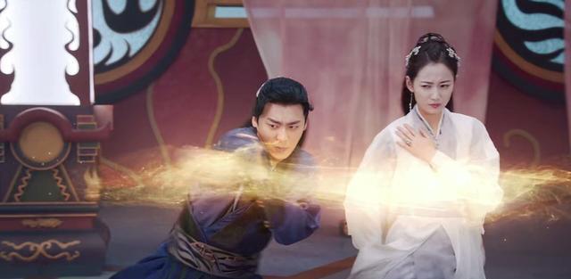 镜双城|镜双城男女主演技一个比一个“木”？陈钰琪再次被嘲演的像盲人