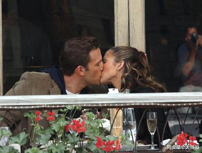 詹妮弗|恭喜!分手17年,世纪大复合:这次,他们不结婚真的很难收场…