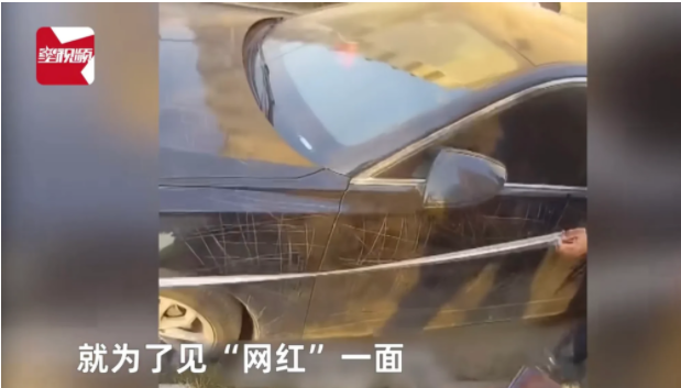 山东菏泽,有一位年轻靓丽的美女老师,用眉清目秀、慈颜善目、眉开眼笑等词形容一点也不为过