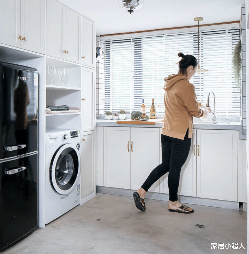 18平老房子借用公共区域，拥有超大卧室，二层还有小影院