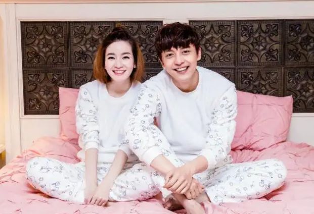 李晟|李晟为李佳航理发，胡子拉碴状态憔悴，素颜出镜酷似流浪汉