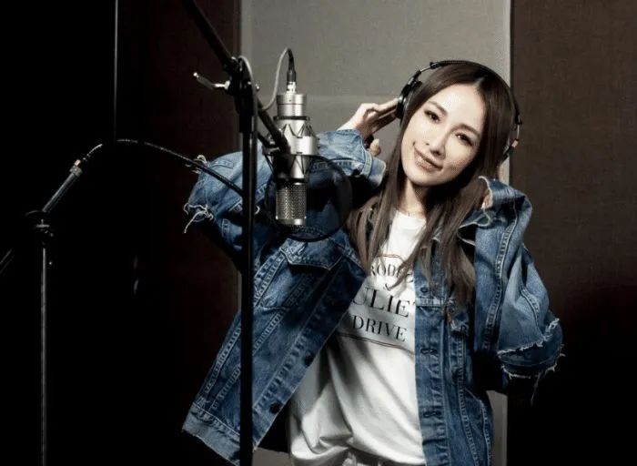 秦岚|8位私生活混乱的女明星：有人靠男人上位，有人交17个男友