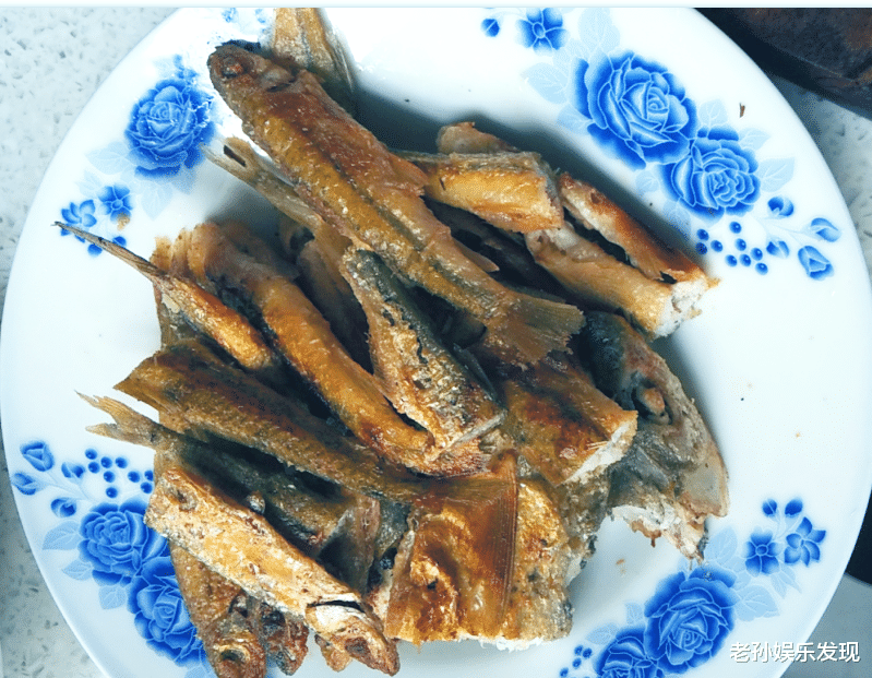 |超市关门，街道“静默”状态，悄悄的去河边搞点荤物