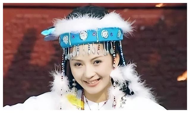 容嬷嬷|注意看，这个女人叫容嬷嬷。绿茶精、偷税精、说谎精都得挨针扎