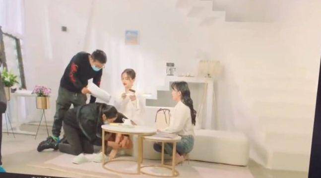 继倪妮之后，赵露思也耍大牌把助理当丫鬟使！