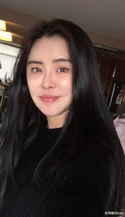 发型 女人到了50岁,尽量远离这“5种”发型,显老又没气质