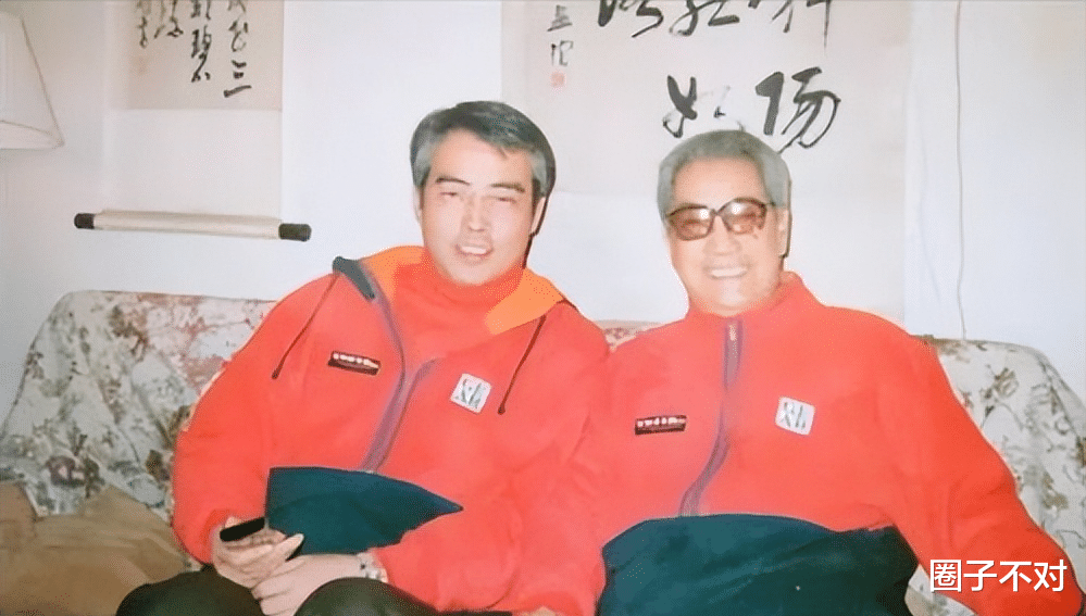 倪萍|倪萍：三婚两次失败，为救儿子给冯小刚下跪，46岁嫁导演终获幸福