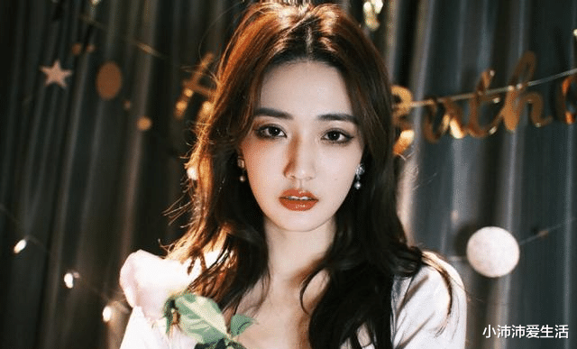 徐璐|27岁徐璐被网友晒合影,浓妆之下差距大,网友:险些认不出