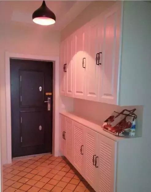 老婆在卫生间砌堵墙,装修师傅说她脑子进水了,装完后反过来夸她