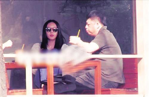 童瑶|“资本大鳄”王冉表示：51岁娶小17岁童瑶，余生要为娇妻遮风挡雨