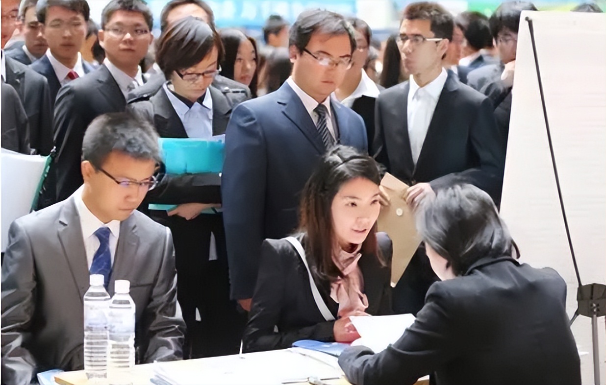 thinkbook|毕业多年才明白,公司为啥宁愿新招应届生也不愿留老员工,很现实