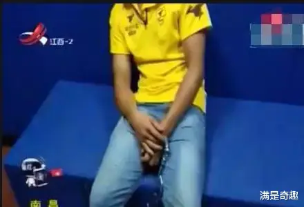 外卖员送外卖进小区,一个小时才离开,保安:送的“服务一条龙”