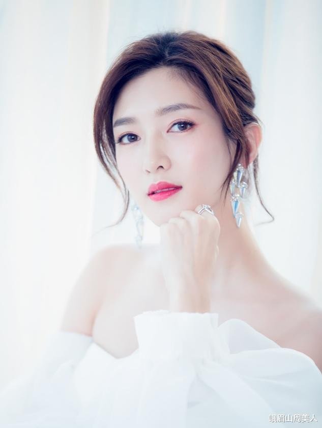 浓妆 女人过了30岁,适合“浓妆”还是“淡妆”?看完杨幂我突然懂了
