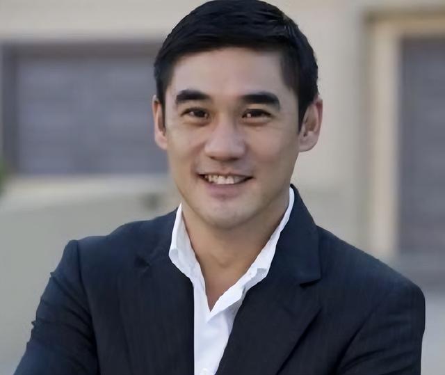 许凯|56岁吴大维老来得女,久违现身高调晒娃