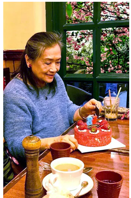 朱逢博|著名歌手朱逢博：30岁闪婚施鸿鄂，，今85岁守着丈夫骨灰生活14年