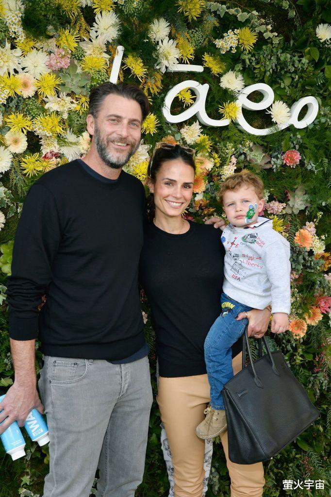 达里奥|好莱坞新星达达里奥36岁依然宛若少女,准备与52岁制片人男友结婚