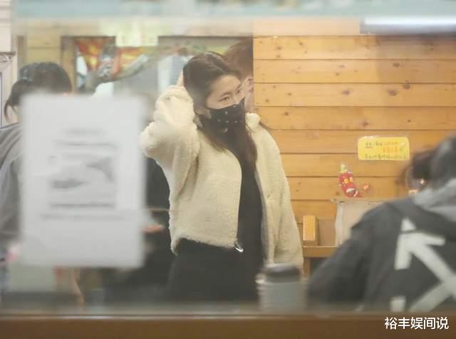 Selina|Selina分享与小7岁男友同居生活!曝光甜蜜昵称,特地带羊肉回家