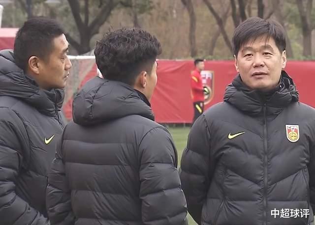 李霄鹏|郑智在国足再获李霄鹏重用：不用指挥训练，成为自己贴身陪同！