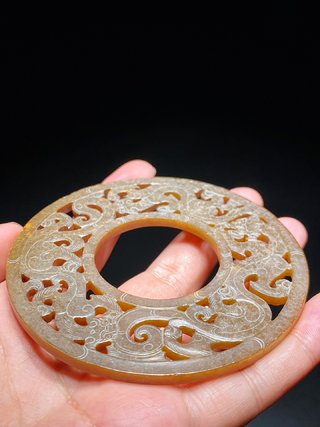 和田玉籽料|汉 和田玉籽料沁色 透雕 螭龙纹 玉璧