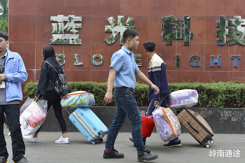 职场故事|为何有人动动嘴喝喝茶,工资高,有些员工累死累活,工资低?