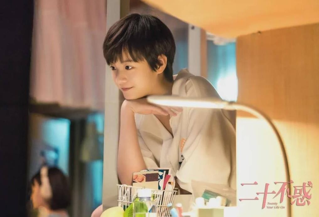 李庚希|背景强大的李庚希，依仗父亲搭上徐静蕾走红，后因乱扔烟头人设崩塌