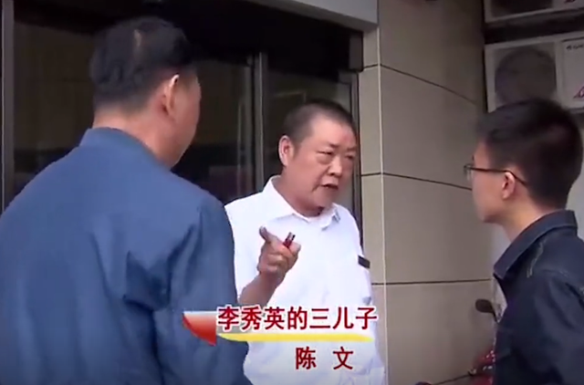 父母百万房产偷偷给了老大老二,临终前求老三原谅,老三:滚蛋