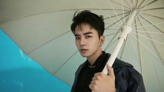 何泓姗|国服第一鲁班何泓姗恋情曝光,男友比她小7岁,牵手同游好登对!