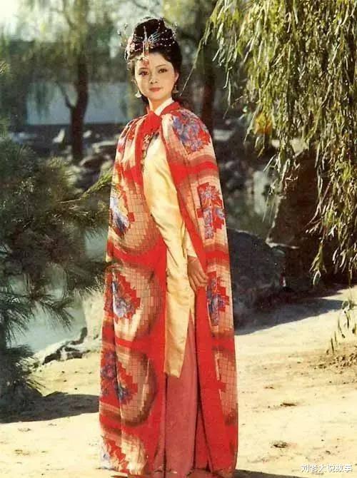 张莉|最美薛宝钗消失28年成富婆,54岁仍单身,自称贾宝玉不是意中人