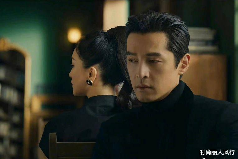 周迅|周迅和胡歌拍广告画面封神！梳高马尾穿小黑裙，这样穿真的太美了