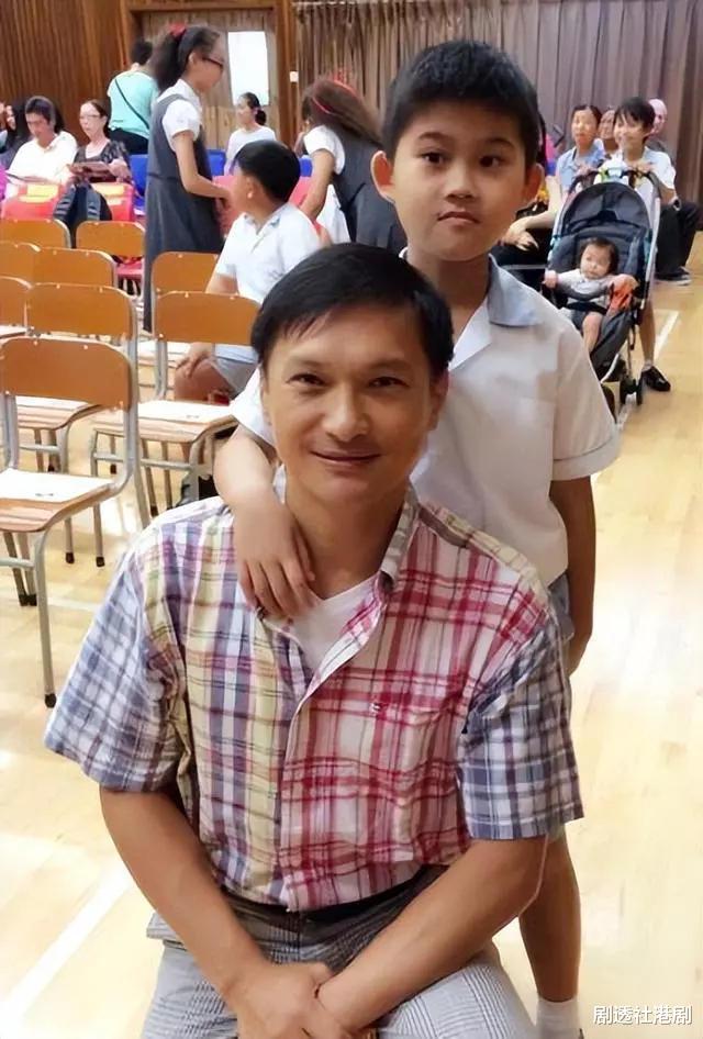 陈锦鸿|TVB前当家小生近况曝光!精神状态差,15岁自闭症儿子罕见现身