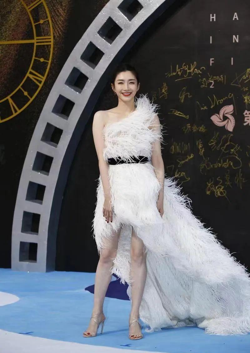 杨幂|8位女星的生图：杨幂腿不直，赵丽颖身材比例受争议